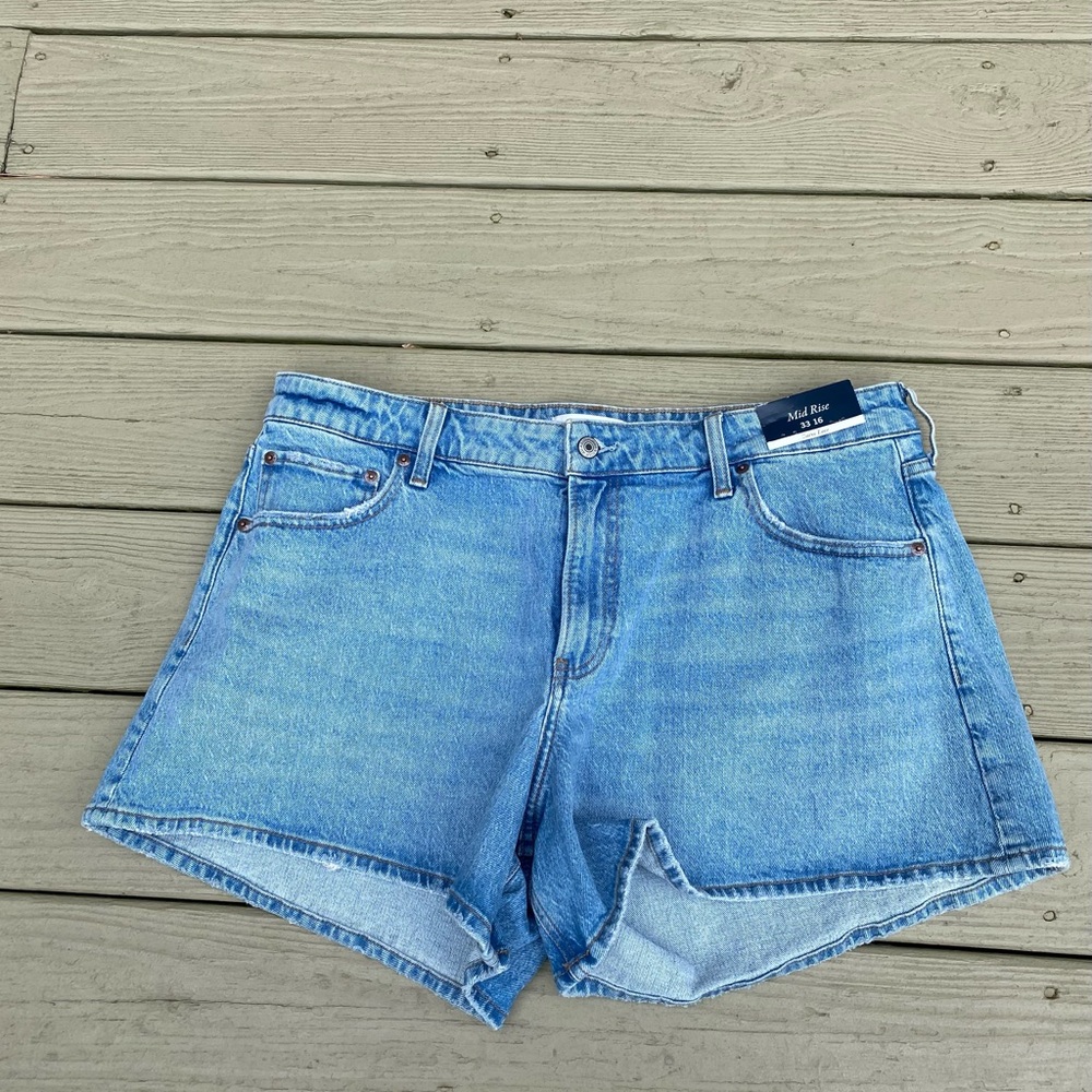 NWT ABERCROMBIE & FITCH Denim Blue Women's mid-rise Shorts, Size: 33/16